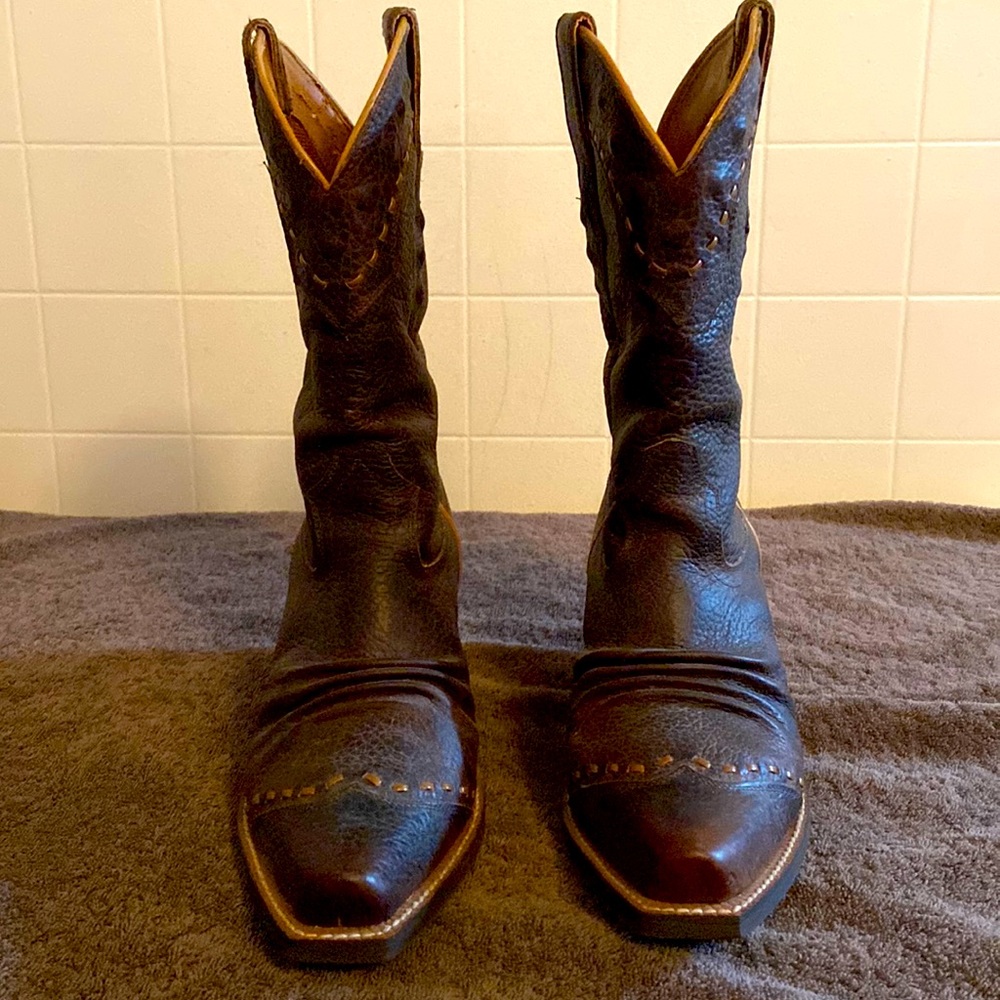 ARIAT Boots Woman’s size US 7 UK 4.5